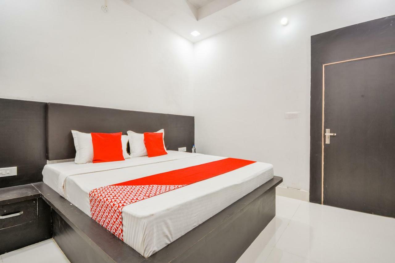Oyo 43505 Hotel The White House Hisār 외부 사진