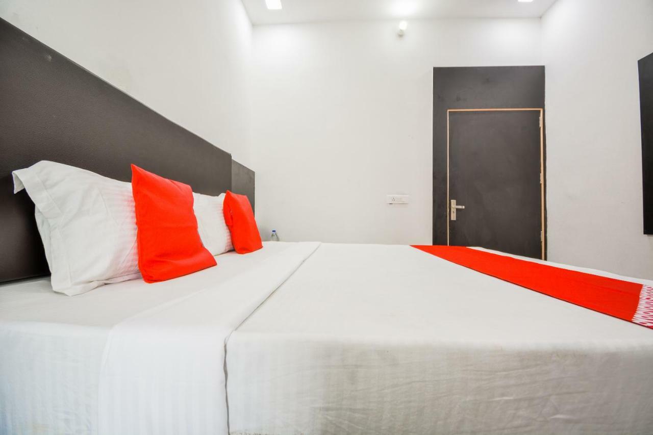 Oyo 43505 Hotel The White House Hisār 외부 사진